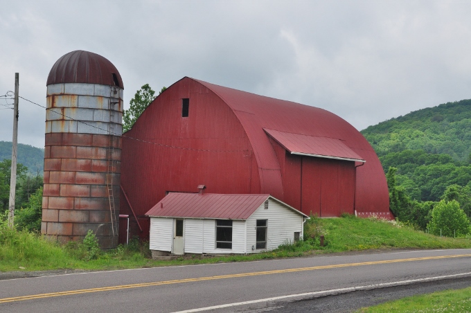 Country barn, PA Highway 706
